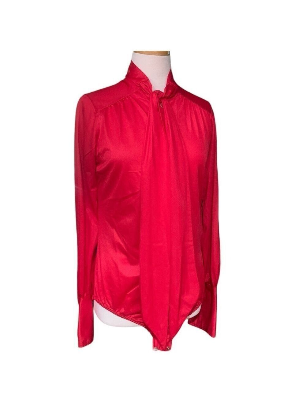 ❤️Vintage red bodysuit with button front and bow tie size large